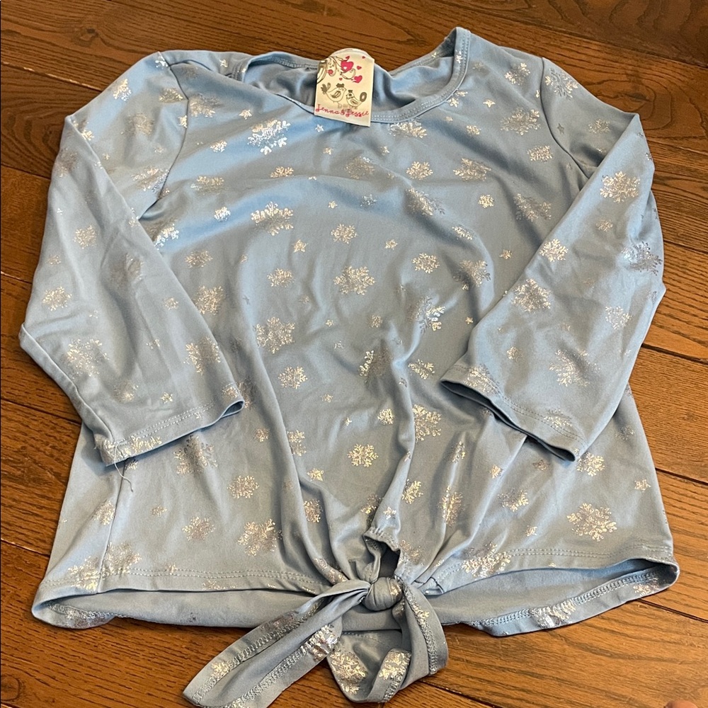 🔥 3/$25 - Blue with Silver Snowflake Pattern Long Sleeve Top